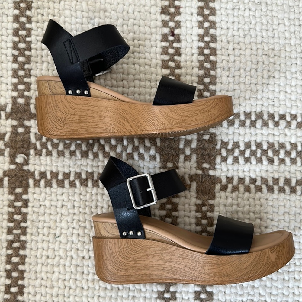 Wedge sandals